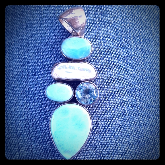 Aryo pendant - Picture 1 of 5